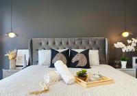 Luxe Retreat with Spa - Near airport & CBD - Ferienwohnung