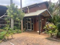 Oasis Inn Ulladulla - Welcoming Guests 18 Years and Older - B&B Ulladulla