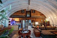 Hill Country Hangar with hottub, 7 minutes from the river and lake - Chambres d'hôtes Canyon Lake