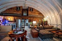 Hill Country Hangar with hottub, 7 minutes from the river and lake - Chambres d'hôtes Canyon Lake