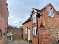 Charming & Cosy Town Centre Home with Parking - Bed and Breakfast