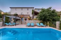 Villa Eugenia for 8 people with private pool & large garden only 3 km from the beach - B&B Mošćenička Draga