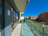 Spacious 4BR Family Apartment with Pool & Parking in Lloret de Mar - Chambres d'hôtes Lloret de Mar