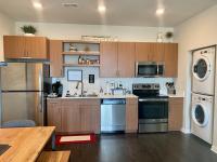 Stylish Trailside TC Condo - Chambres d'hôtes Traverse City