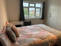 Comfy En-suite King Size room - B&B Hornchurch