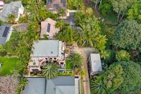 Luxe Thirroul Home, Pool Spa Home Theatre - B&B Thurla