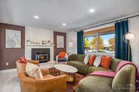 Colorful Getaway Hot Tub Enchanting Yard - B&B Denver