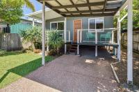 Moffat Beach Magic, Family and Dog Friendly Oasis - B&B Caloundra
