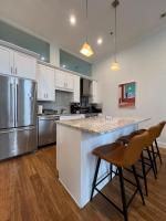 Chic 1 BR w Parking - B&B Chicago