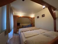 Chambre Triple avec Salle de Bains Extérieure Privée