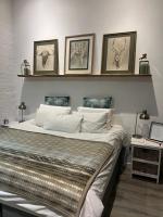 Pool, 3 Bedroom House with En-suite and King Size beds - B&B
