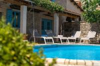 Mediterranes Steinhaus mit Privatpool, Sauna, Meerblick, Kamin, Sommerkueche - B&B Vošteni