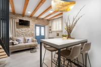 Exquisites Apartment im Herzen von Porec mit Meerblick, nur 150 Meter zum Strand - B&B Parenzo
