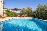 Idyllische Villa mit Panorama Meerblick, Privatpool, Babybett, Aussendusche, umgeben von Oleander und Oliven - Chambres d'hôtes Poreč