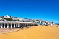 Ramsgate Family Cottage nr Beach -Harbour- Sleeps 4 - Garden - Parking on Street - Chambres d’hôtes Ramsgate
