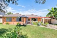 Cheerful 3 Bedroom House With Free Parking - B&B