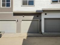 Springbank Hill 2BR Townhouse near WinSport – King Bed, Garage, AC, Workspace - Chambres d'hôtes Calgary