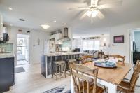 4 Mi to Beaches Pet-Friendly Berlin Home! - B&B