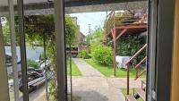Appartamento con 2 Camere da Letto e Vista Giardino