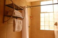 Dreibettzimmer mit Dusche