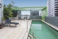 Beautiful Unit with Gym and Pool near Museums - B&B