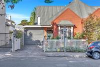 Picket Fence Cottage - Steps from Adelaide Oval - B&B Talwood