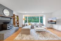 Charming and Spacious House with Relaxing Huge Deck - Chambres d’hôtes Kirkland