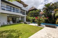 Deluxe Room with Pool View - B&B