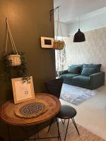 1br wNetflix Disneyplus and pool across SM Megamall Ortigas CBD - B&B