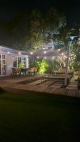 Spacious Family Home with Wood Fired Hot Tub - Chambres d'hôtes Le Cap