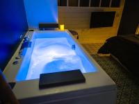 Youmi - Appartement Calme avec Jacuzzi et Clim à 5min de la Comédie, Tram à 200m - B&B Montpellier