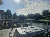 Lakeside Lodge 84 - B&B