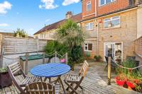 LARGE HOUSE with FREE PARKING - B&B
