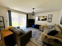 Luxury 3-Bed Ilford Modern Comfort & Elegance - B&B