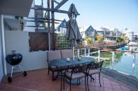 WATERFRONT Charming 3BR home with mooring -Central - B&B Knysna