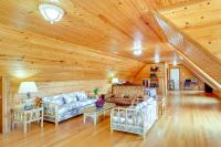 Hike & Fish: Studio w/ Pool Access in Shirley! - Ferienwohnung Farfield Bay