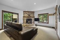 Plateau 236-5 - 3bdrs Ski In Out with Pool Access - B&B Mont-Tremblant