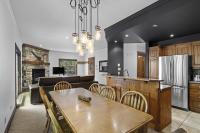 Plateau 236-5 - 3bdrs Ski In Out with Pool Access - B&B Mont-Tremblant