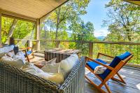 3 Mi to Crossroads Mtn-View Cottage in Cashiers - B&B