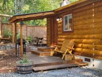 Knotty Shack- Unique Log Cabin with Hot Tub - Chambres d’hôtes