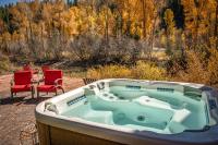 Cozy Home w/ Hot Tub: 7 Mi to Pagosa Hot Springs - Chambres d'hôtes Pagosa Springs