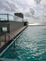 Ocean Breeze Negombo- TidesEnd Luxury Beach Apartments - B&B Negombo