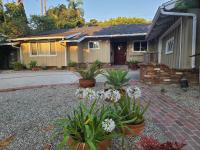 Westside Retreat w Yard, Grill, Hot Tub, Near Sofi Stadium, LAX, and the Beach - Ferienwohnung Los Angeles