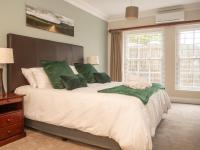 Zimmer mit Kingsize-Bett