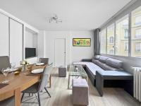 Charmant Appartement 4P Face Tour Eiffel - Bed and Breakfast Parijs