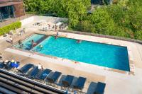 11 Elizabeth Place - Beautiful and spacious self catering 2 bedroom unit next to Kyalami Racetrack with free WiFi swimming pool gym and restaurant Perfect for a small family in Midrand Waterfall - B&B Midrand