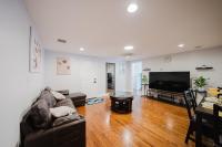 74L - 2BR Quincy - Cozy Couple Hideout near Wollaston Beach - B&B