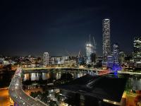 Appartamento con 2 Camere da Letto e Vista Fiume