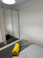 Private bedroom in a Home Next to Coop Live and Eithad Stadium - Ferienwohnung