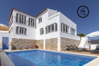 Villa James Heart of Village Ocean Views Pool - B&B Carvoeiro